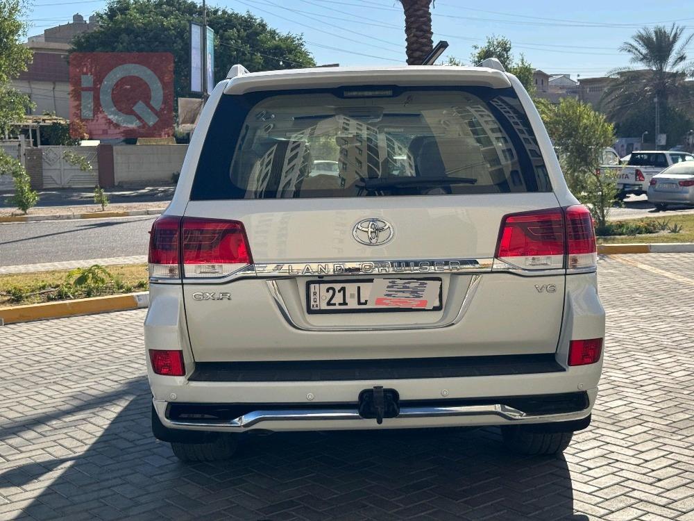 تۆیۆتا لاند کروزەر